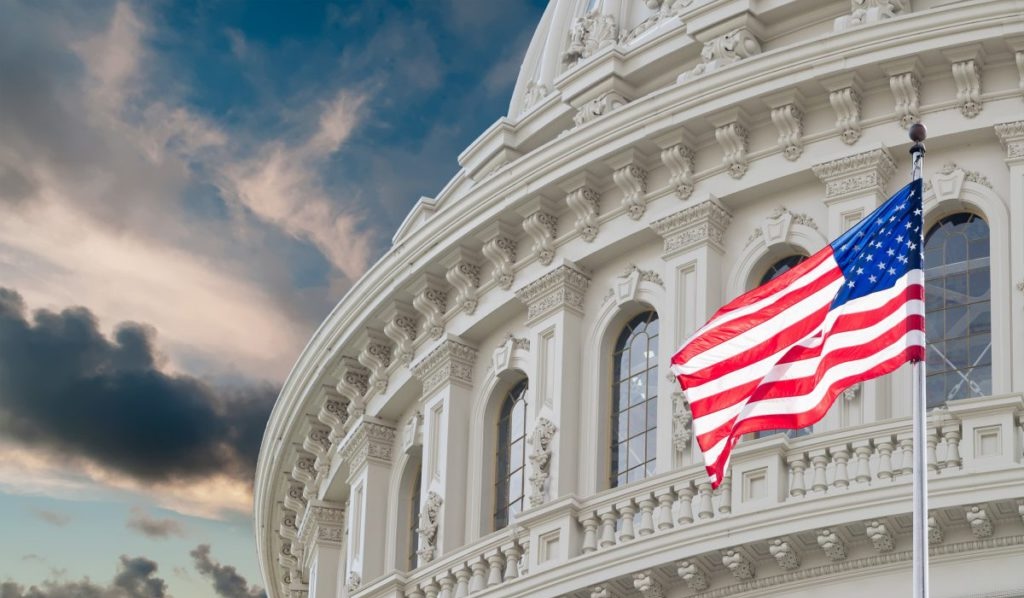 США: охлаждение рынка труда без рецессии, но с более жесткой инфляцией